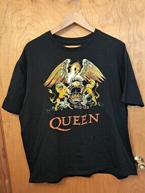 Queen Band Tee